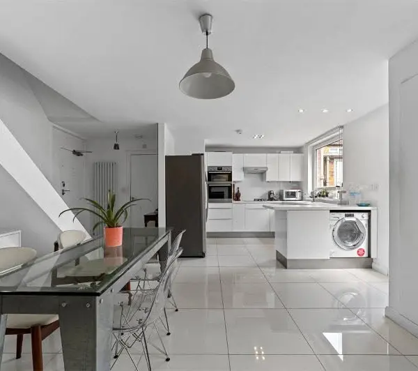Shadwell, Cable St, London E1 2QF, UK