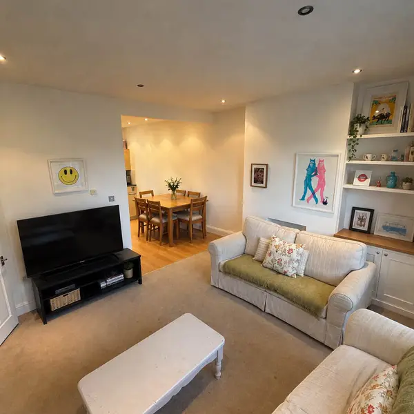 80 Rossiter Rd, London SW12 9RX, UK