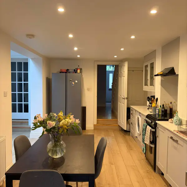 Earlsfield, London SW18 4SW, UK
