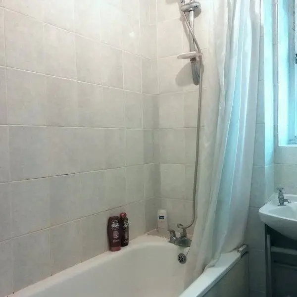 Ross House, Prusom St, London E1W 3NR, UK