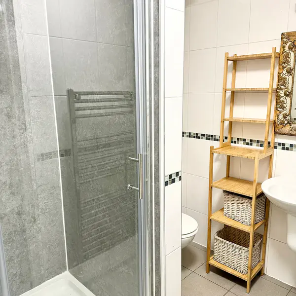 Manor House, Underground Ltd, Manor House Station, Green Lanes, Finsbury Park, London N4 1BZ, UK