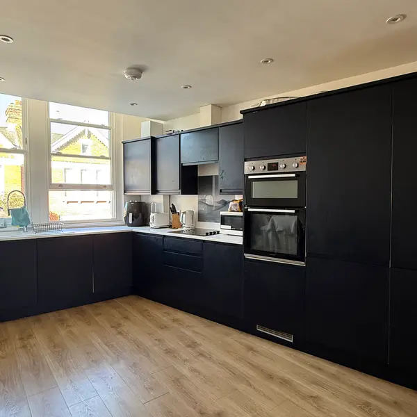 409 Clapham Rd, London SW9 9BT, UK