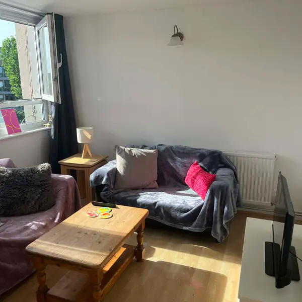 Yelverton Rd, London SW11 3SP, UK