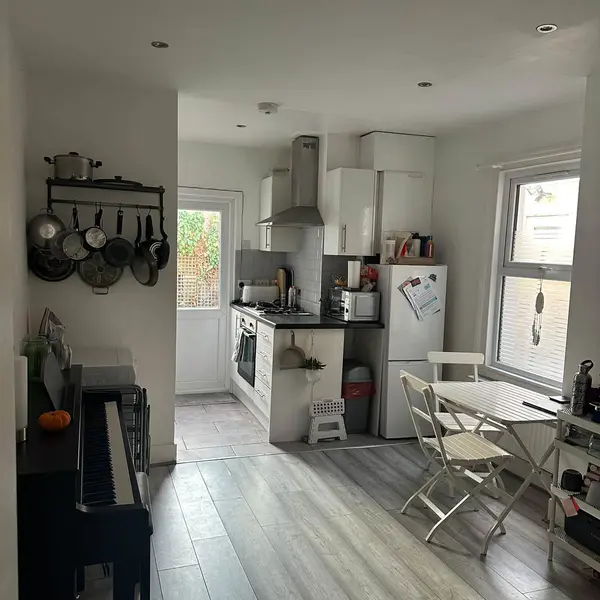 Garratt Ln & Earlsfield Rd, London SW18 4SW, UK