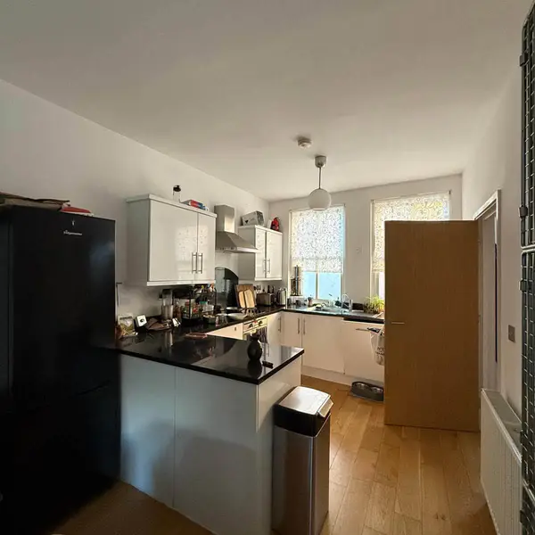 Shadwell, Cable St, London E1 2QF, UK