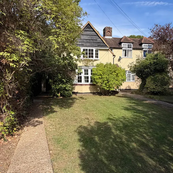 Maycross Ave, Morden, UK