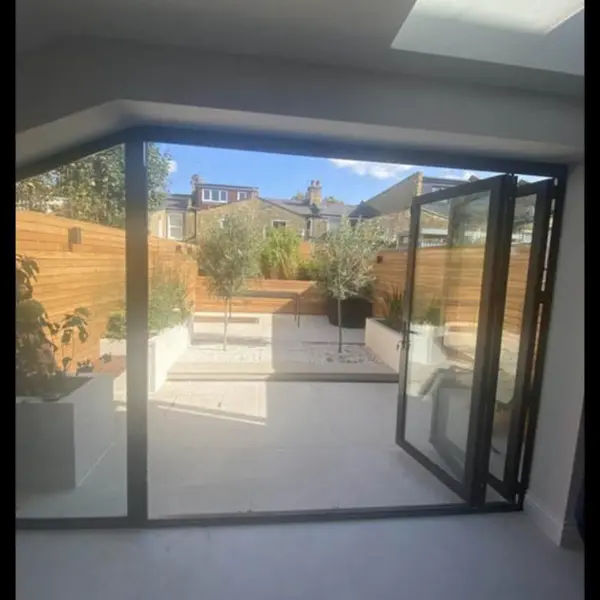 409 Clapham Rd, London SW9 9BT, UK