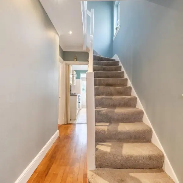 Maypole Cres, London, UK