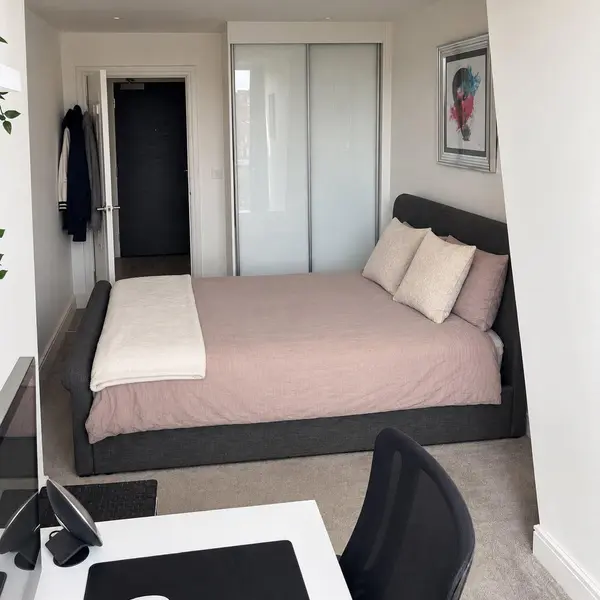 London SW2 4FX, UK