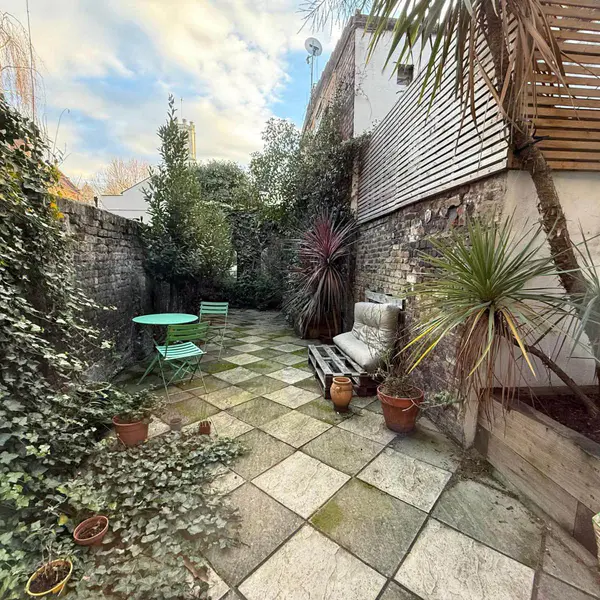 Shadwell, Cable St, London E1 2QF, UK