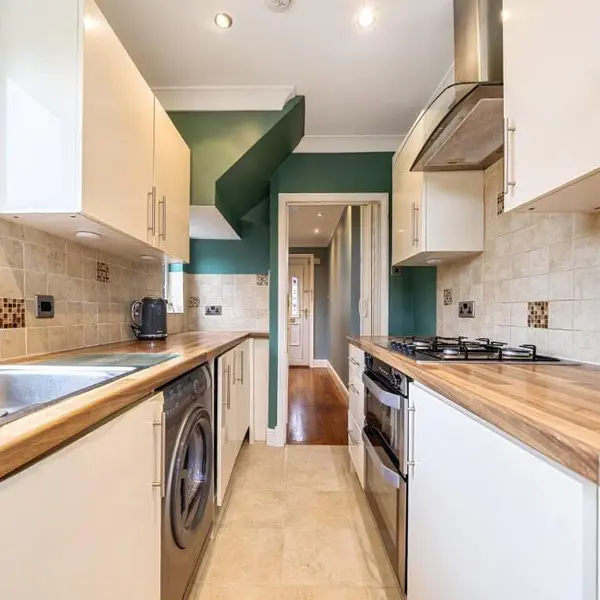 Maypole Cres, London, UK