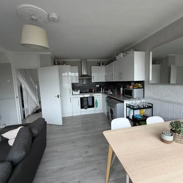 Hoxton station, London E2 8HD, UK