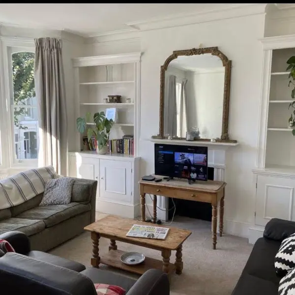 Bishops Park, Bishop's Ave, London SW6 6EA, UK