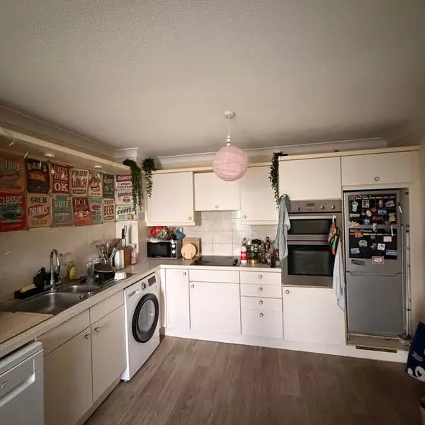 Satin House, 15 Piazza Walk, London E1 8PW, UK