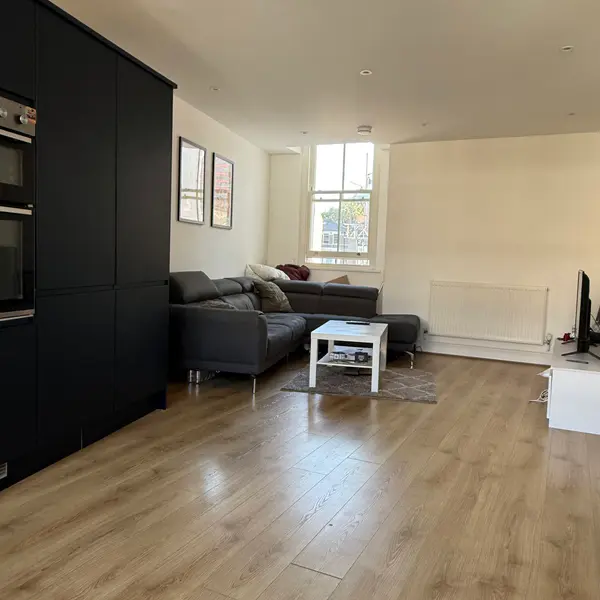409 Clapham Rd, London SW9 9BT, UK