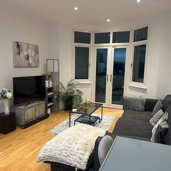 Palmers Green, 58 New Park Ave, London N13 5NB, UK