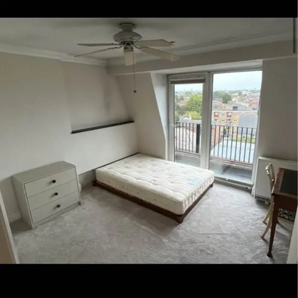 Bishop's Ave, London SW6 6EA, UK