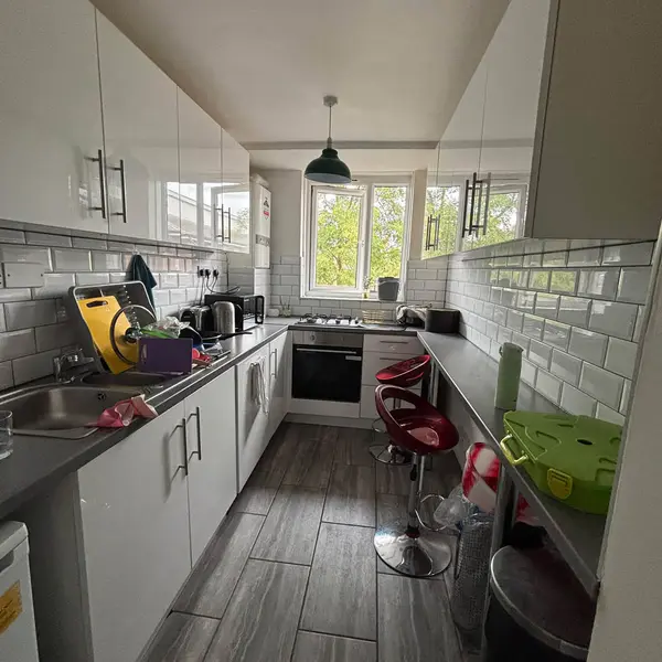 Queen's Park, Queens Park Lodge, Harvist Rd, London NW6 6SG, UK