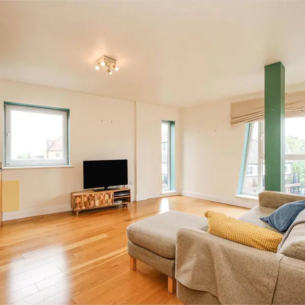 137 Crescent Ln, Brixton Hill, London SW4 8EA, UK