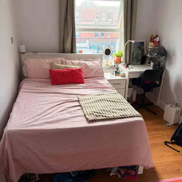 Goldhawk Rd, London W12 8HH, UK