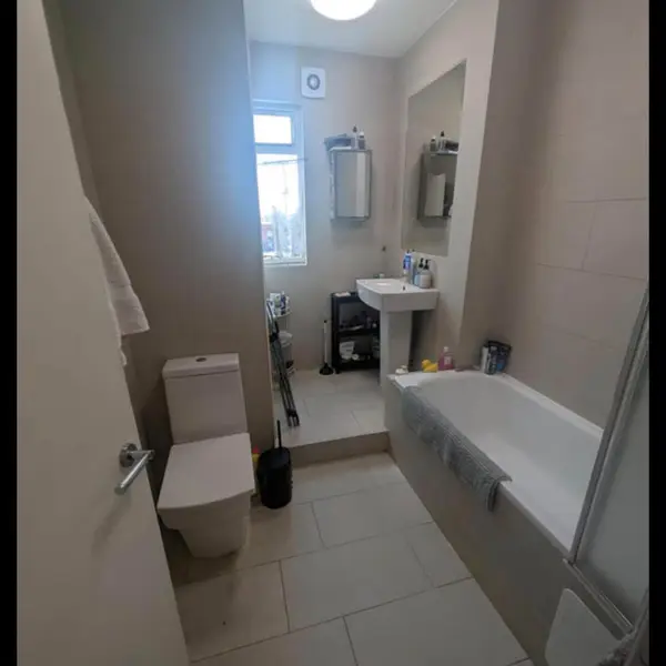 Shadwell, Cable St, London E1 2QF, UK