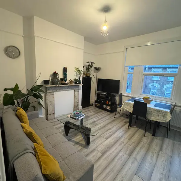 Walthamstow Central Station, Selborne Rd, London E17 7LP, UK