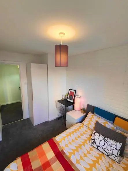 Shadwell, Cable St, London E1 2QF, UK