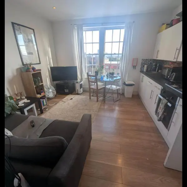 Shadwell, Cable St, London E1 2QF, UK