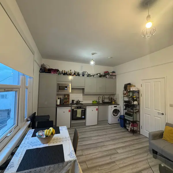 Walthamstow Central Station, Selborne Rd, London E17 7LP, UK