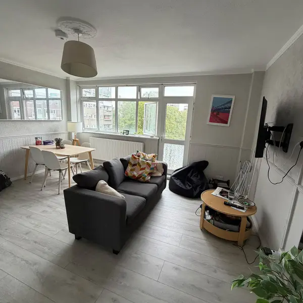 Hoxton station, London E2 8HD, UK